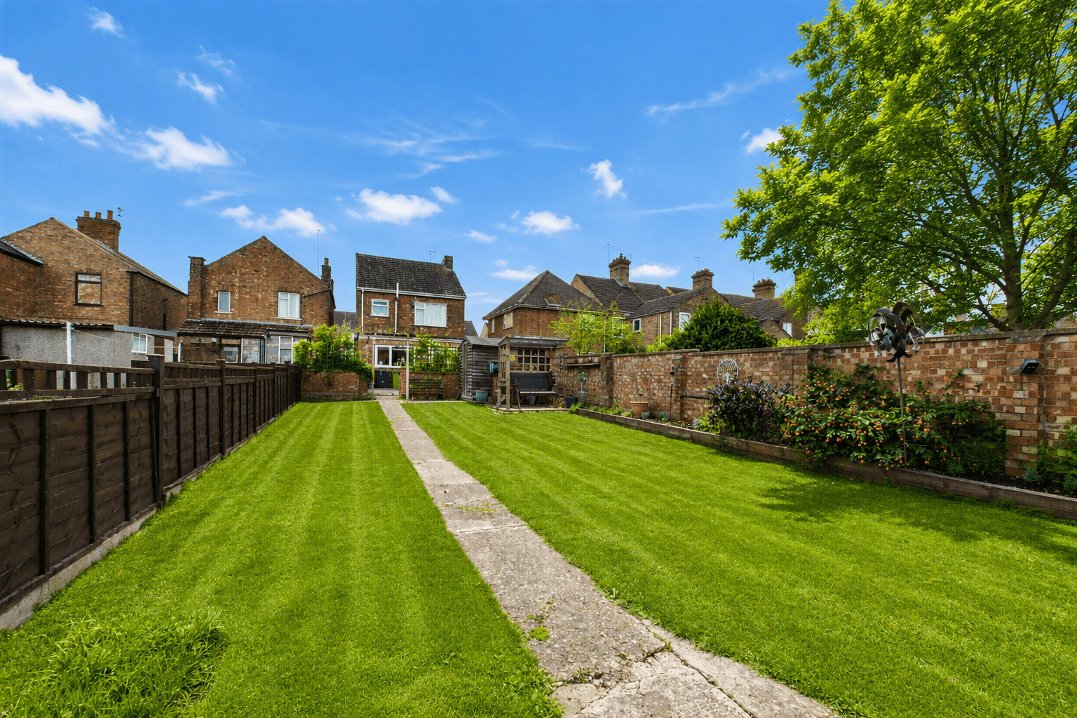 Queens Walk, Peterborough, Peterborough, PE2 9AW