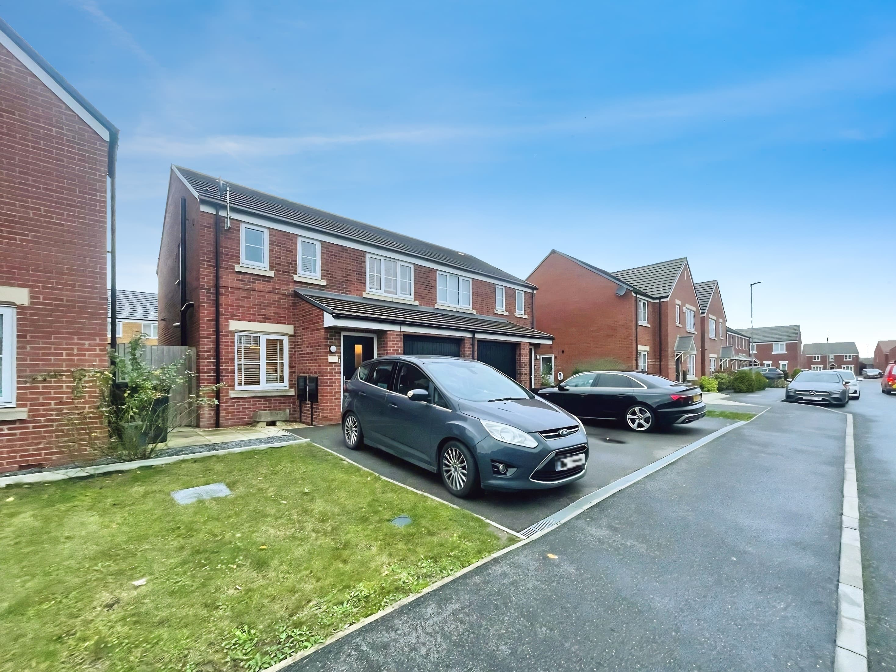 Clovelly Drive, Hampton Gardens, Peterborough, Peterborough, PE7 8PZ